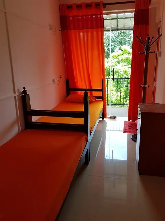 Thambili Island @ Stubbs Hostel Colombo Гостевой дом